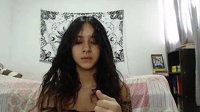 Snapshot of AlinaWoolf_ chatting on 17, 1, 2025 AlinaWoolf  online show from 17, 1, 2025