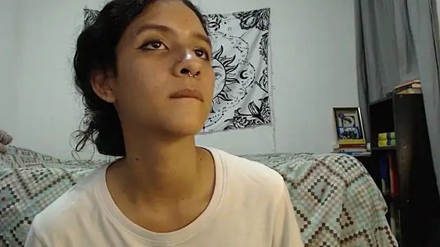 Snapshot of AlinaWoolf_ chatting on 7, 2, 2025 AlinaWoolf  online show from 7, 2, 2025