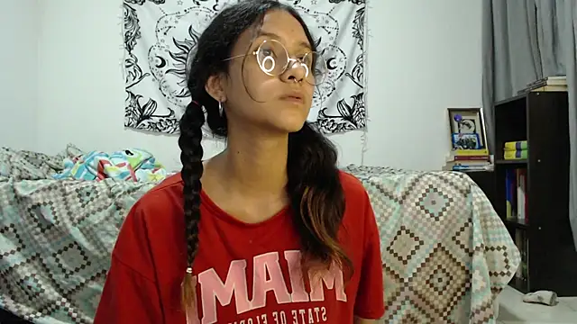 Snapshot of AlinaWoolf_ chatting on 25, 2, 2025 AlinaWoolf  online show from 25, 2, 2025