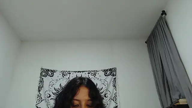 Snapshot of AlinaWoolf_ chatting on 8, 3, 2025 AlinaWoolf  online show from 8, 3, 2025