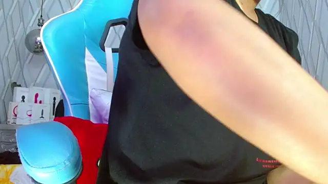 NicolleTaylor online show from 19, 2, 2025