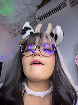 Snapshot of CharlotteMillers chatting on 5, 3, 2026 CharlotteMillers online show from 5, 3, 2026