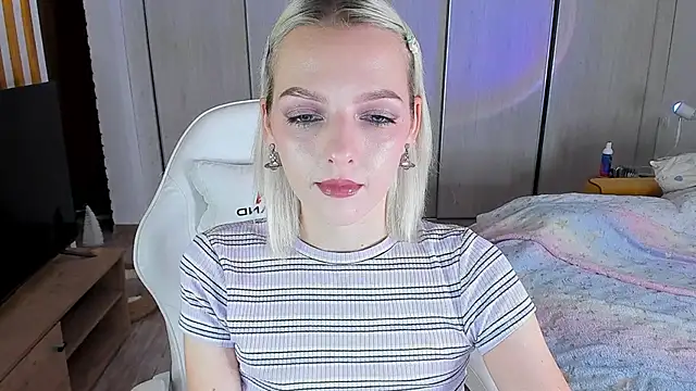 Snapshot of ice_pixie chatting on 21, 12, 2024 ice pixie online show from 21, 12, 2024