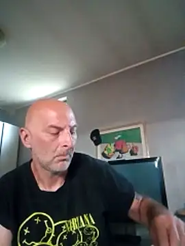 Snapshot of tinybear79 chatting on 28, 5, 2026 tinybear79 online show from 28, 5, 2026