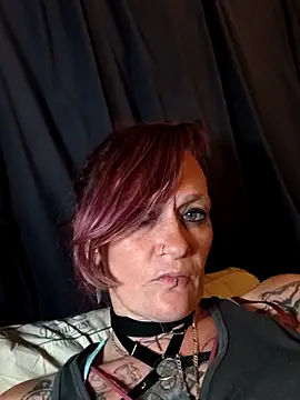 Snapshot of renegade_vyxxen chatting on 3, 3, 2026 renegade vyxxen online show from 3, 3, 2026