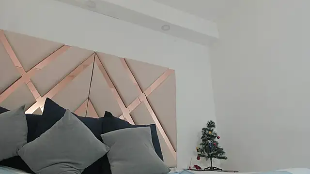 emma castilloo online show from 15, 12, 2025