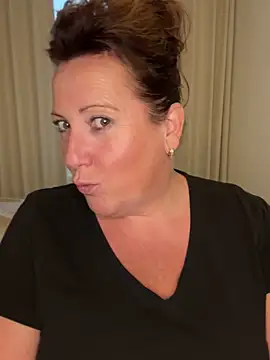 xsexycurvymilf online show from 8, 10, 2025