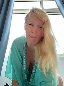 EmmaInLove23 online show from 21, 10, 2025