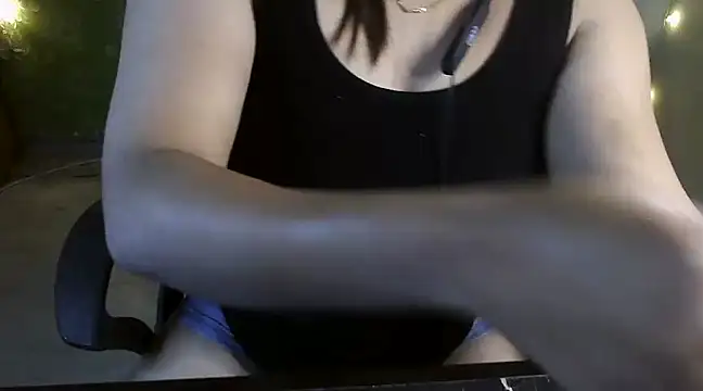 Snapshot of _Redwine_ chatting on 6, 12, 2024 Redwine online show from 6, 12, 2024