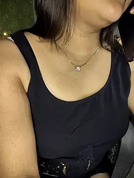 Snapshot of _Redwine_ chatting on 22, 3, 2025 Redwine online show from 22, 3, 2025