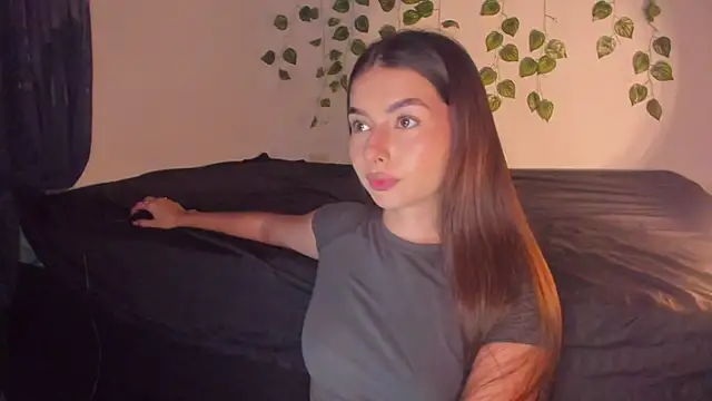 Coralinee 01 online show from 27, 12, 2024