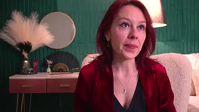 HaileyMoonn online show from 16, 4, 2026