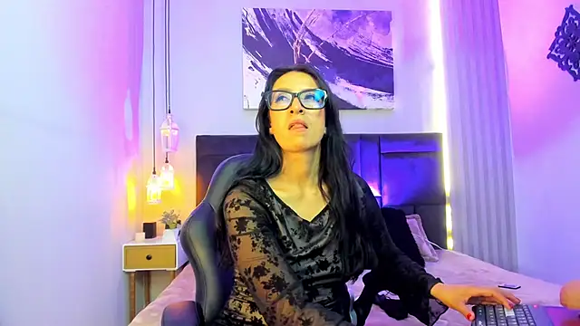 kira moon   online show from 1, 4, 2026