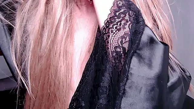 caarlywhitee online show from 21, 3, 2026