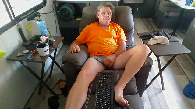 Snapshot of lateniter chatting on 25, 4, 2026 lateniter online show from 25, 4, 2026