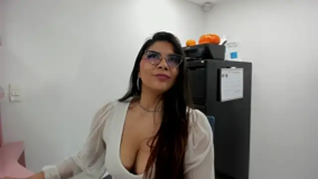 Luna Dumont online show from 3, 11, 2025