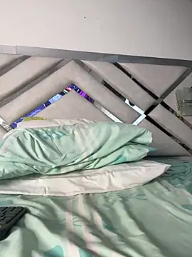 Snapshot of maybelline69 chatting on 1, 4, 2026 maybelline69 online show from 1, 4, 2026