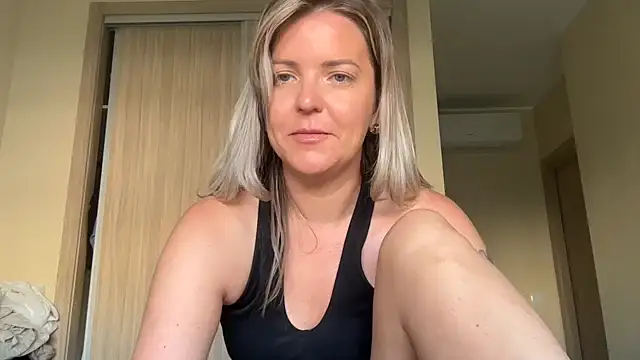 naughtyhollyxxxx online show from 10, 10, 2025