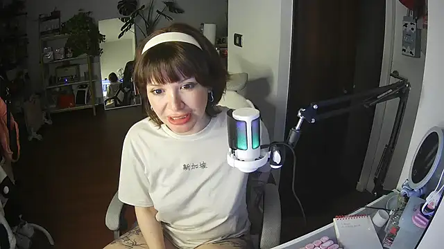 Snapshot of angelic_sg chatting on 5, 1, 2025 angelic sg online show from 5, 1, 2025