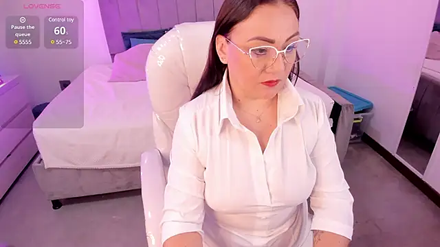 lady nylon  online show from 20, 1, 2025