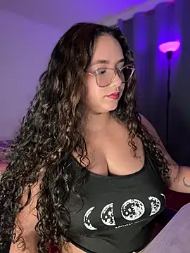 Snapshot of CurlyGirl_1 chatting on 18, 5, 2026 CurlyGirl 1 online show from 18, 5, 2026