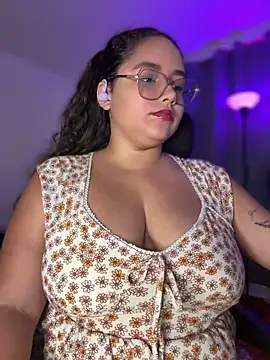 Snapshot of CurlyGirl_1 chatting on 22, 5, 2026 CurlyGirl 1 online show from 22, 5, 2026