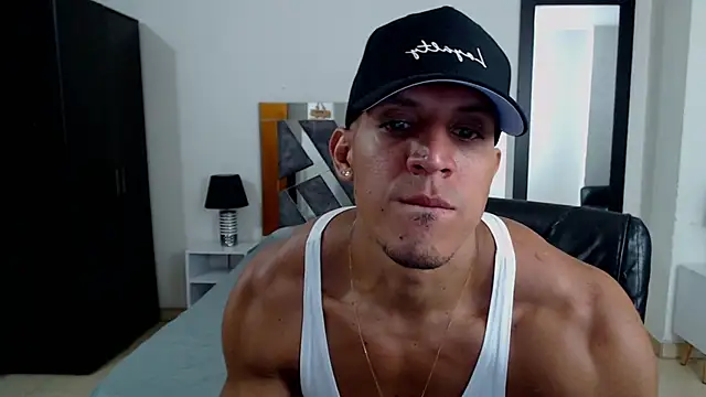 Snapshot of Frank_heaven01 chatting on 11, 1, 2025 Frank heaven01 online show from 11, 1, 2025