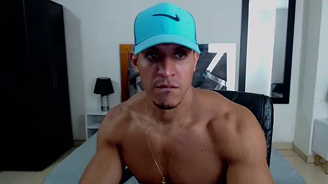 Snapshot of Frank_heaven01 chatting on 17, 2, 2025 Frank heaven01 online show from 17, 2, 2025