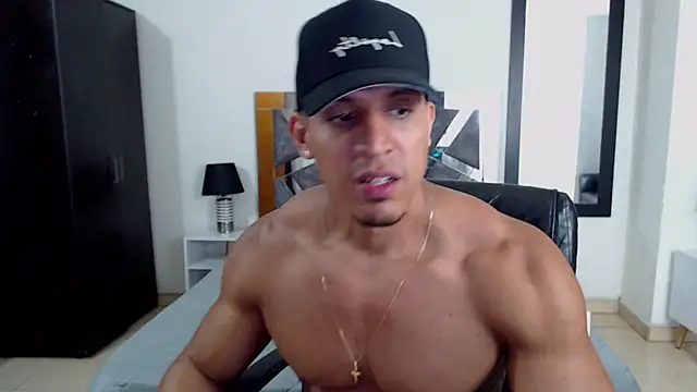 Snapshot of Frank_heaven01 chatting on 1, 3, 2025 Frank heaven01 online show from 1, 3, 2025