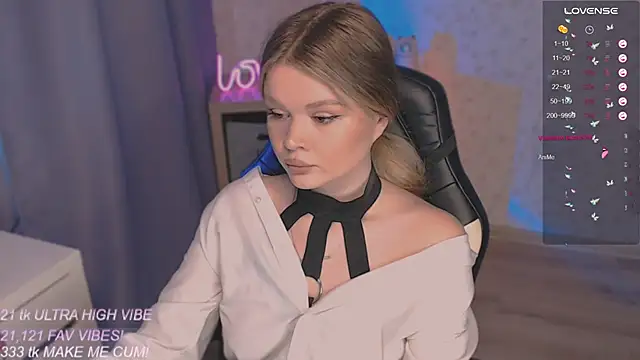 Snapshot of VeronaAura chatting on 30, 9, 2025 VeronaAura online show from 30, 9, 2025