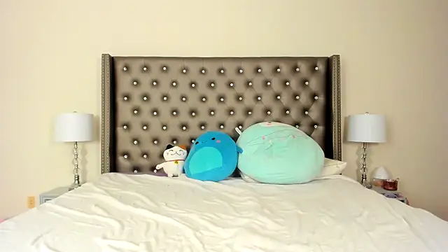 Snapshot of NadiaLyla chatting on 20, 12, 2025 NadiaLyla online show from 20, 12, 2025