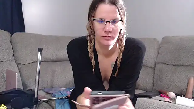 Sarahtineke online show from 14, 10, 2025