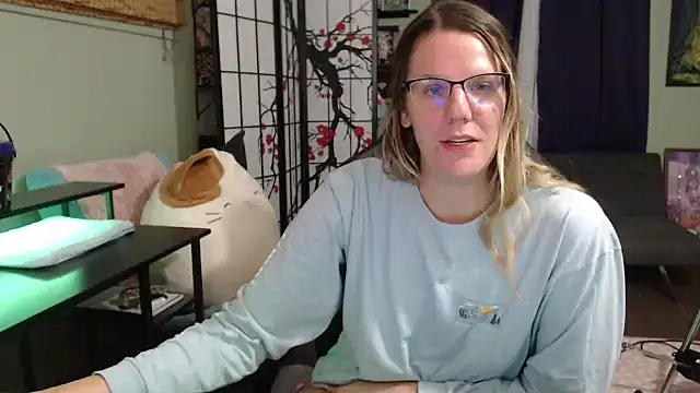 Sarahtineke online show from 10, 11, 2025