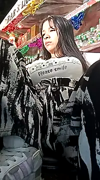 Snapshot of VivienAndClark chatting on 19, 12, 2024 VivienAndClark online show from 19, 12, 2024