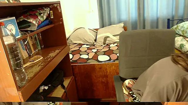 Snapshot of EvaMiron chatting on 4, 2, 2025 EvaMiron online show from 4, 2, 2025