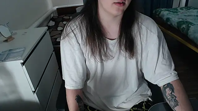 Snapshot of EvaMiron chatting on 21, 9, 2025 EvaMiron online show from 21, 9, 2025