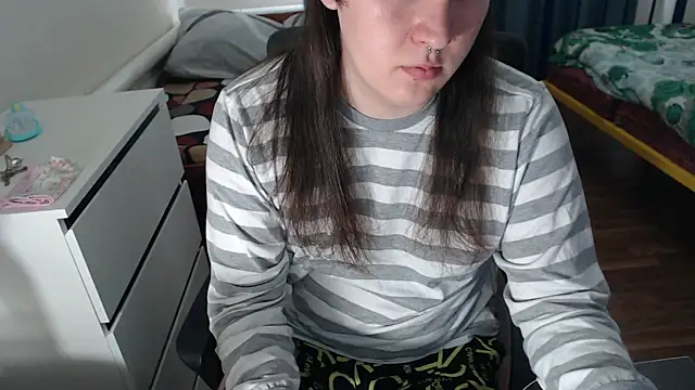 Snapshot of EvaMiron chatting on 10, 10, 2025 EvaMiron online show from 10, 10, 2025