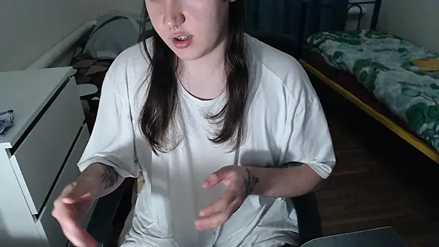 Snapshot of EvaMiron chatting on 14, 10, 2025 EvaMiron online show from 14, 10, 2025