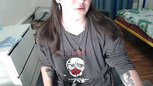 Snapshot of EvaMiron chatting on 15, 10, 2025 EvaMiron online show from 15, 10, 2025