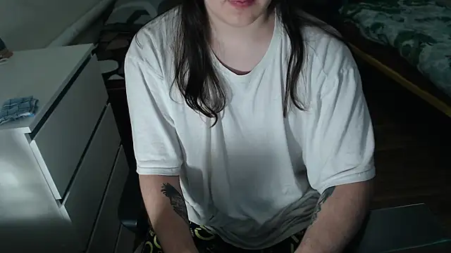 Snapshot of EvaMiron chatting on 17, 10, 2025 EvaMiron online show from 17, 10, 2025