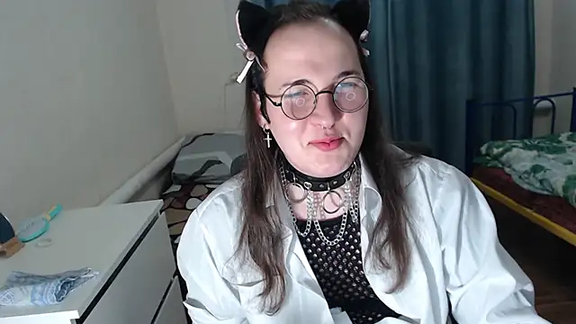 Snapshot of EvaMiron chatting on 21, 10, 2025 EvaMiron online show from 21, 10, 2025