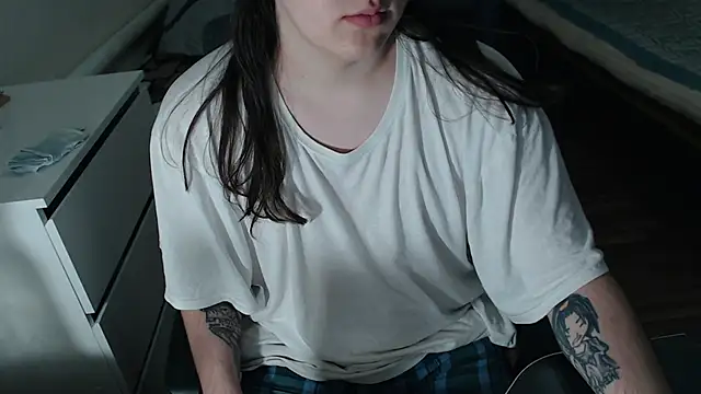 Snapshot of EvaMiron chatting on 12, 11, 2025 EvaMiron online show from 12, 11, 2025