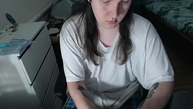 Snapshot of EvaMiron chatting on 24, 11, 2025 EvaMiron online show from 24, 11, 2025