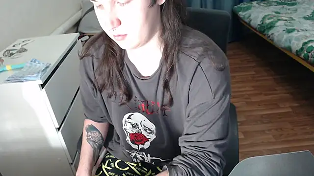 Snapshot of EvaMiron chatting on 26, 11, 2025 EvaMiron online show from 26, 11, 2025