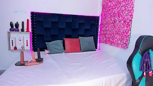 SaraApril 1 online show from 15, 10, 2025