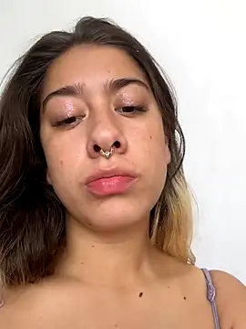 Snapshot of Enyeld_ruru chatting on 1, 12, 2025 Enyeld ruru online show from 1, 12, 2025