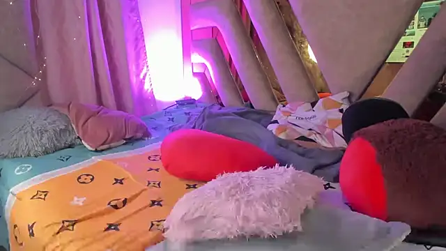 naatashamendozaa online show from 1, 3, 2025