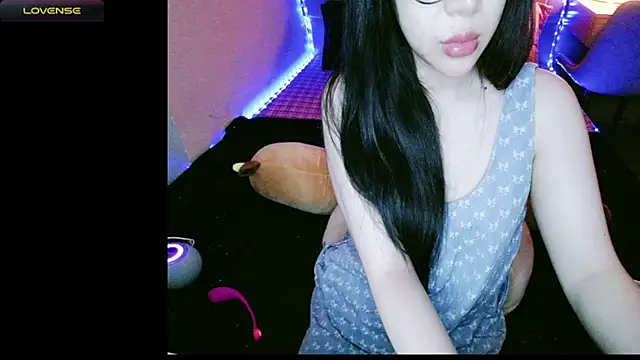 Snapshot of _Viviann_ chatting on 23, 9, 2025  Viviann  online show from 23, 9, 2025