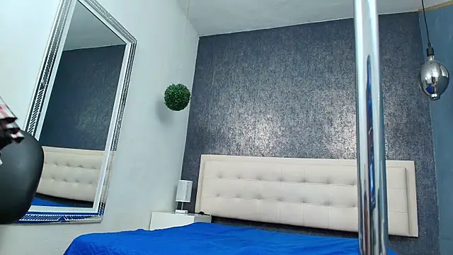 Cloeandtyfanny online show from 22, 12, 2025