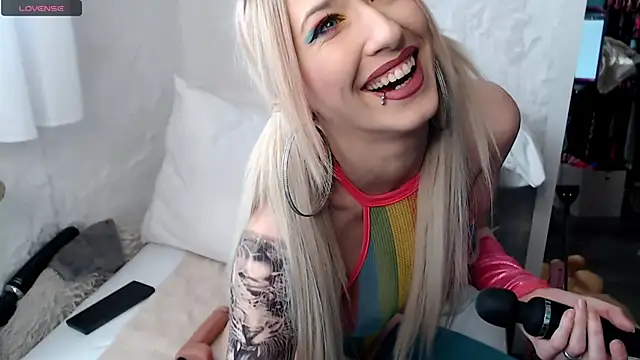 Snapshot of Julia-Sugar chatting on 5, 3, 2025 Julia-Sugar online show from 5, 3, 2025